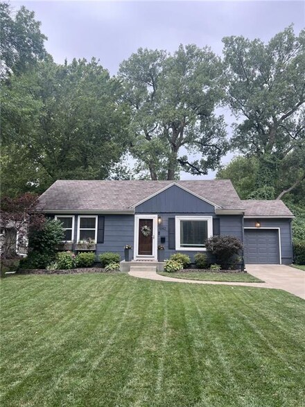 6142 Fontana St, Fairway, KS 66205