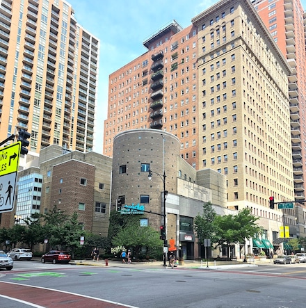 40 E 9th St Unit 1103, Chicago, IL 60605