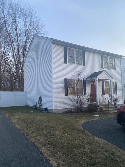 1581 Diamond Hill Rd, Cumberland, RI 02864