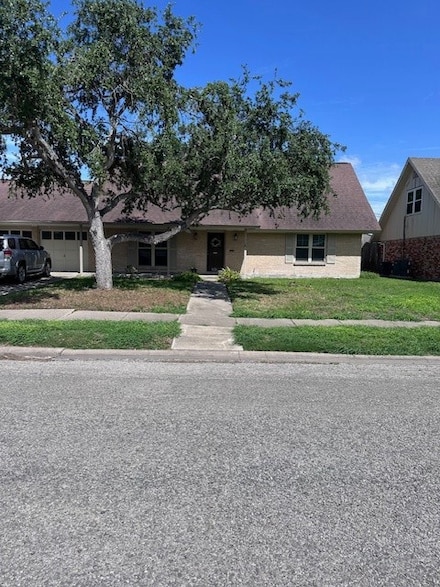 621 Philomena Dr, Corpus Christi, TX 78412