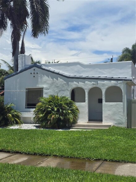 1033 Tyler St, Hollywood, FL 33019