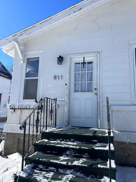 811 6th St NW, Austin, MN 55912