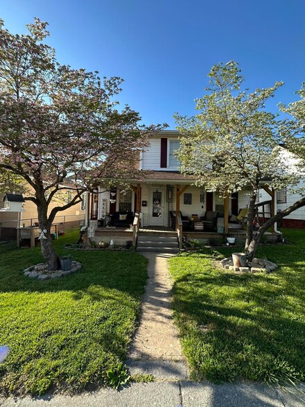 312 E Oak St, Covington, VA 24426