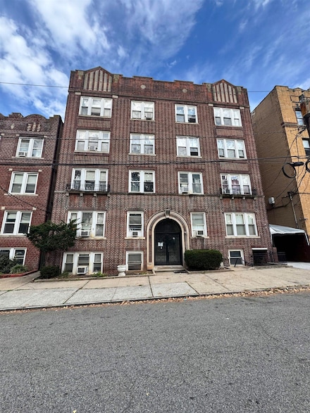 157-159 W 48th St Unit 303, Bayonne, NJ 07002