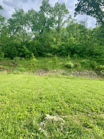 693 Lake View Dr, Milford, OH 45150