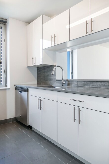 150 E 44th St Unit 48-G, New York, NY 10017