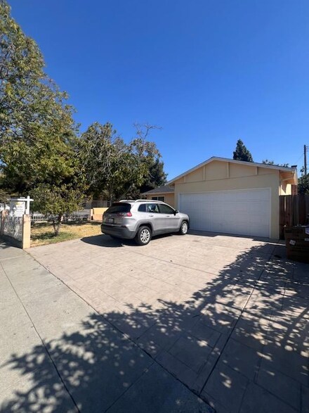1856 Cinderella Ln, San Jose, CA 95116
