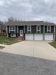 71 Evergreen St, Leavenworth, KS 66048