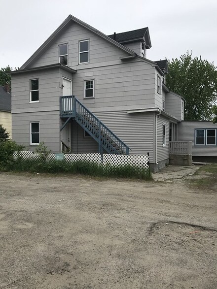 12 Lawrence St, Worcester, MA 01610