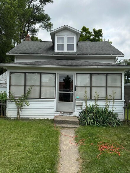 721 Caton Ave, Adrian, MI 49221