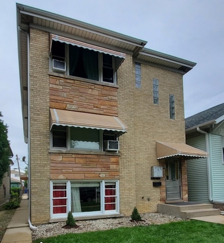 2320 N 73rd Ct, Elmwood Park, IL 60707