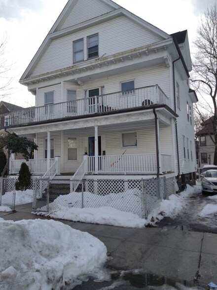 10 Johnston Rd, Dorchester Center, MA 02124