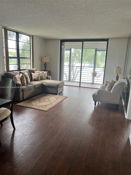 901 Colony Point Cir Unit 214, Pembroke Pines, FL 33026