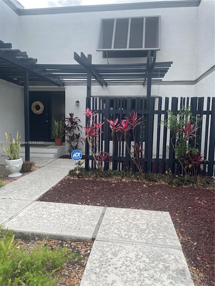 1660 W Golfview Dr, Pembroke Pines, FL 33026