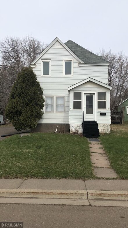 1811 South St, Duluth, MN 55812