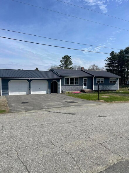 15 Patrick St, Skowhegan, ME 04976
