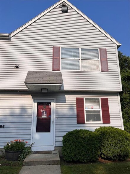18 Apache Dr Unit F, Westerly, RI 02891