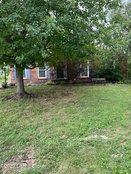 6803 Hollow Creek Ct, Louisville, KY 40228