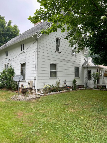 125 Marshall St, Ceresco, MI 49033