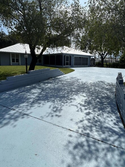 2873 Lucy Ln, Fort Pierce, FL 34981