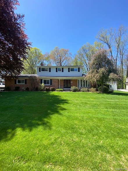 6643 Guildford Dr, Shelby Township, MI 48316