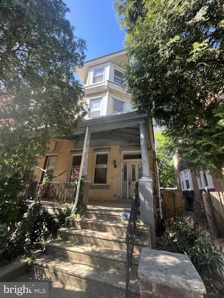 828 S 49th St, Philadelphia, PA 19143