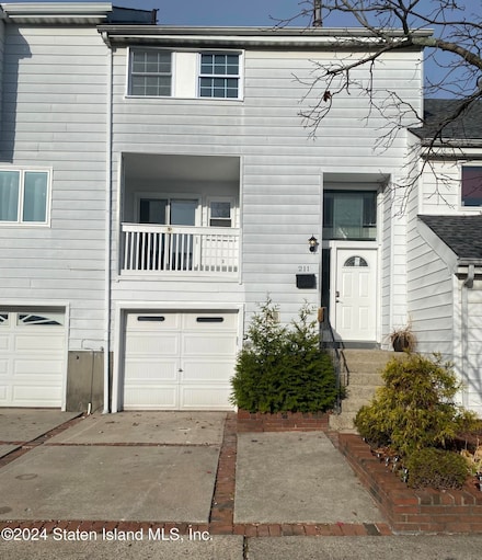 211 Dover Green, Staten Island, NY 10312