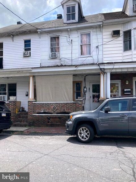 13 Lewis St, Minersville, PA 17954