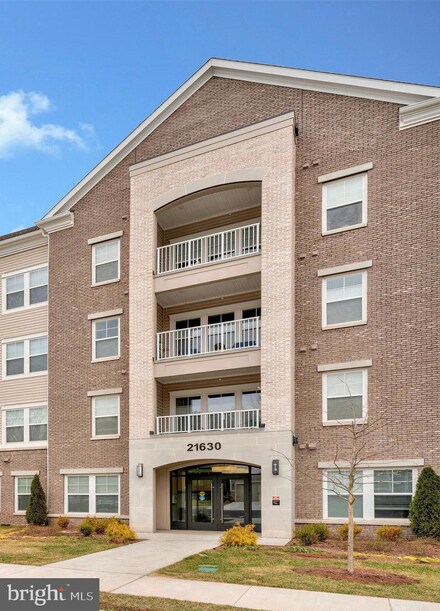 21630 Hawksbill High Cir Unit 302, Sterling, VA 20164