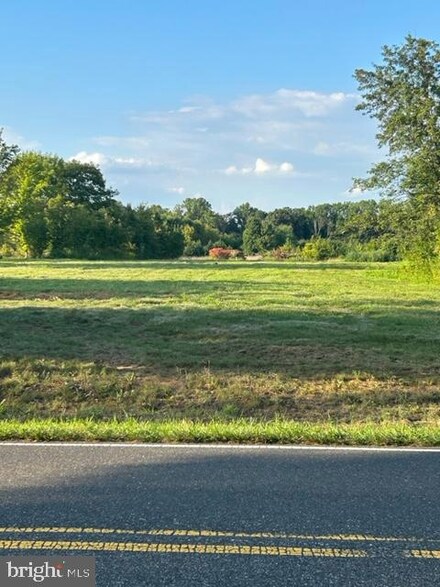 83 White Pine Rd, Crosswicks, NJ 08515