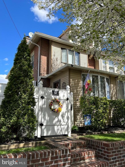 541 Fanshawe St, Philadelphia, PA 19111