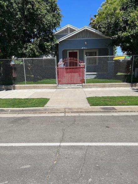 1020 A St, Fresno, CA 93706