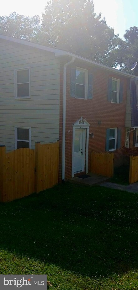 8619 Harrison Ct, Marshall, VA 20115