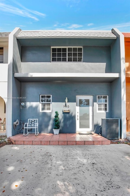 1945 W 72nd St, Hialeah, FL 33014