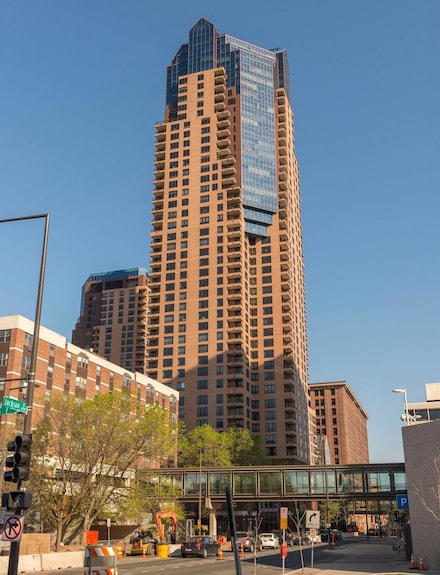 168 6th St E Unit 2702, Saint Paul, MN 55101