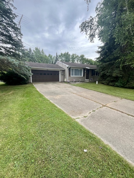 7182 Bellevue Dr, Mount Pleasant, MI 48858
