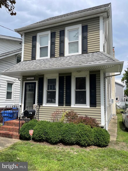 121 Spring Garden St, Riverside, NJ 08075
