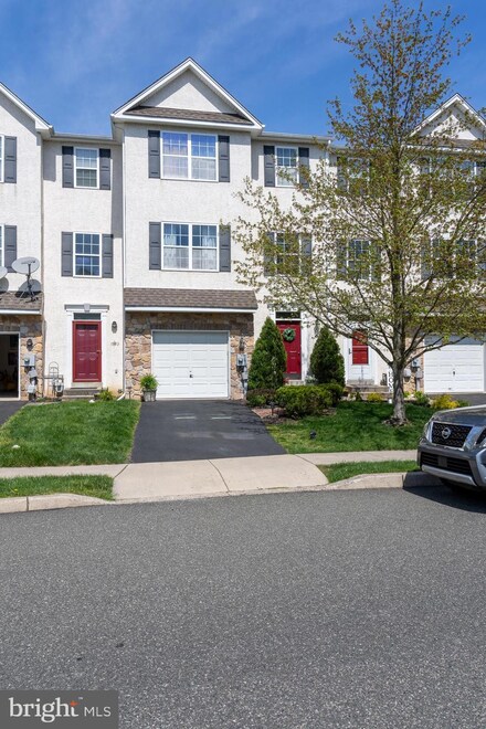 1527 Laura Ln, Pottstown, PA 19464