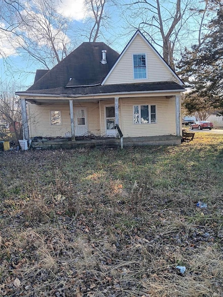 229 W Broadway St, Shelburn, IN 47879