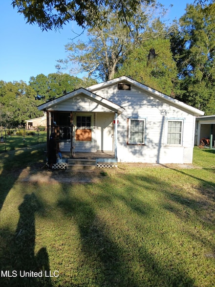 4712 First St, Moss Point, MS 39563
