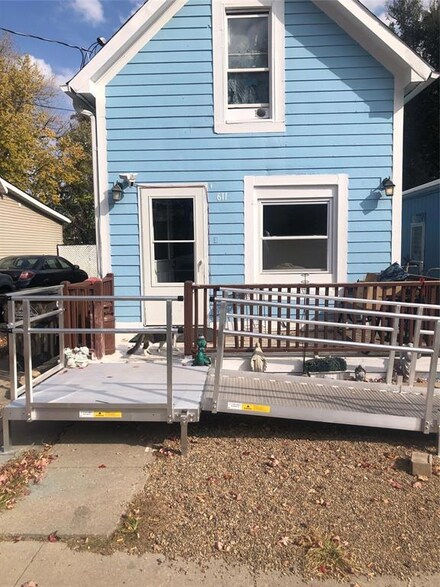 611 SE 7th St, Des Moines, IA 50309