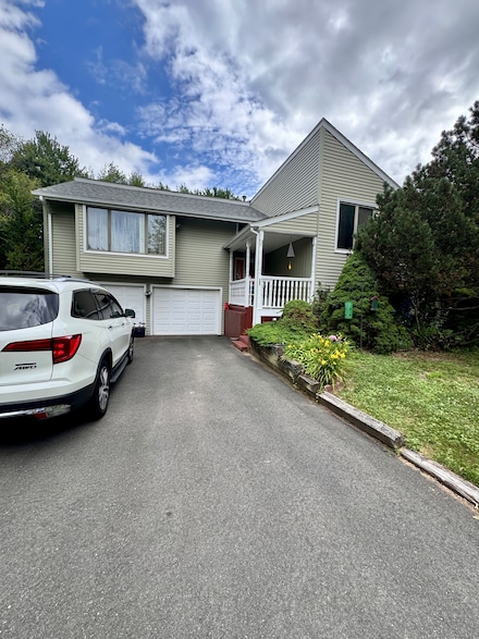 70 Regency Dr, Windsor, CT 06095