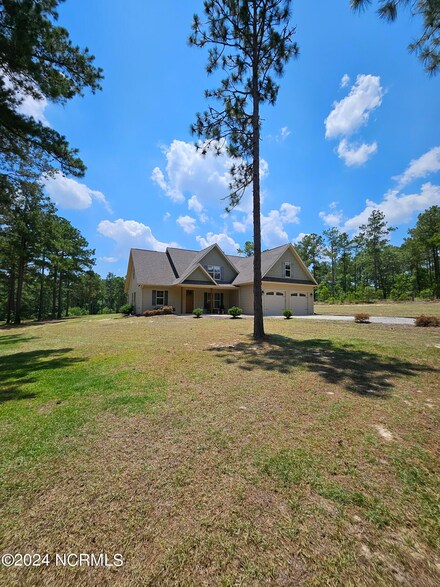 376 Nighthawk Loop, Aberdeen, NC 28315