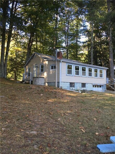 38 W 52nd St, North Berwick, ME 03906