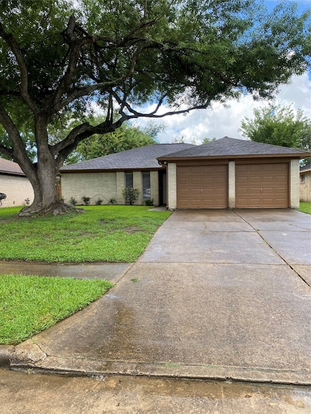 410 Reseda Dr, Webster, TX 77598
