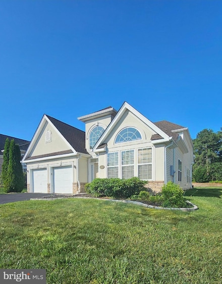 7 Honeysuckle Dr, Manahawkin, NJ 08050