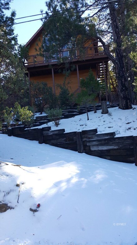 52905 Big Rock Dr, Idyllwild-Pine Cove, CA 92549