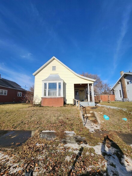 828 Wheatland Ave, Logansport, IN 46947