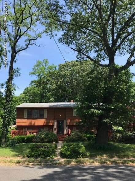 459 W Lincoln Ave, Oakhurst, NJ 07755