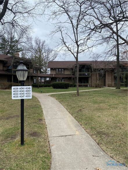 4051 Newcastle Dr Unit 3D, Sylvania, OH 43560